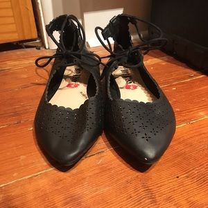 Black pointed flats